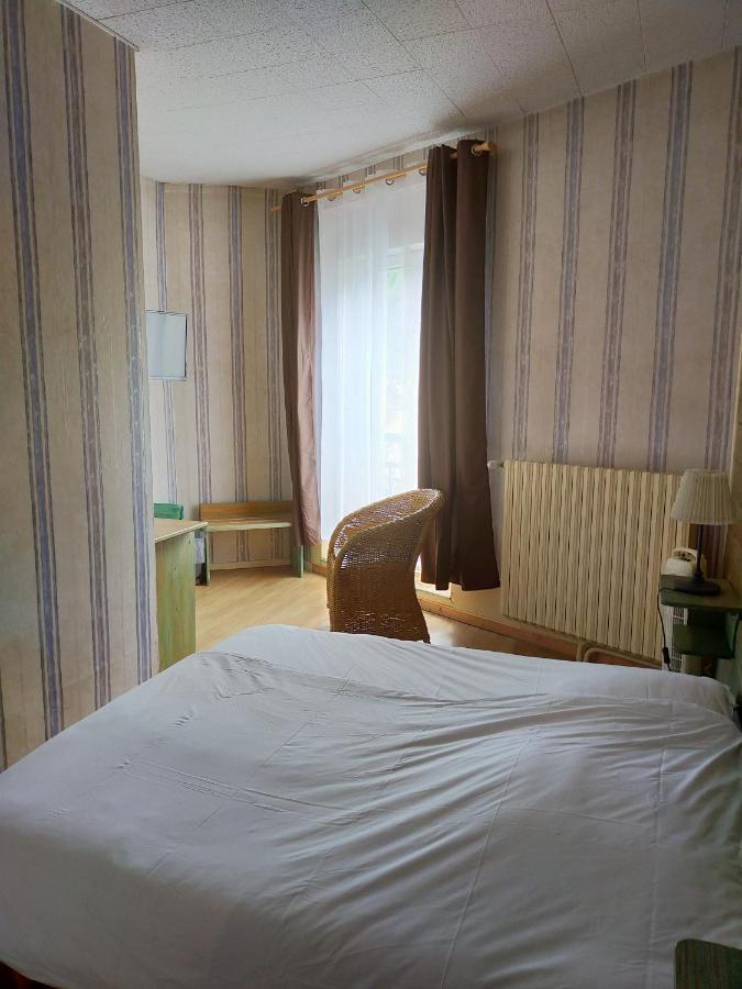Hotel Les Alpes Allevard Ruang foto