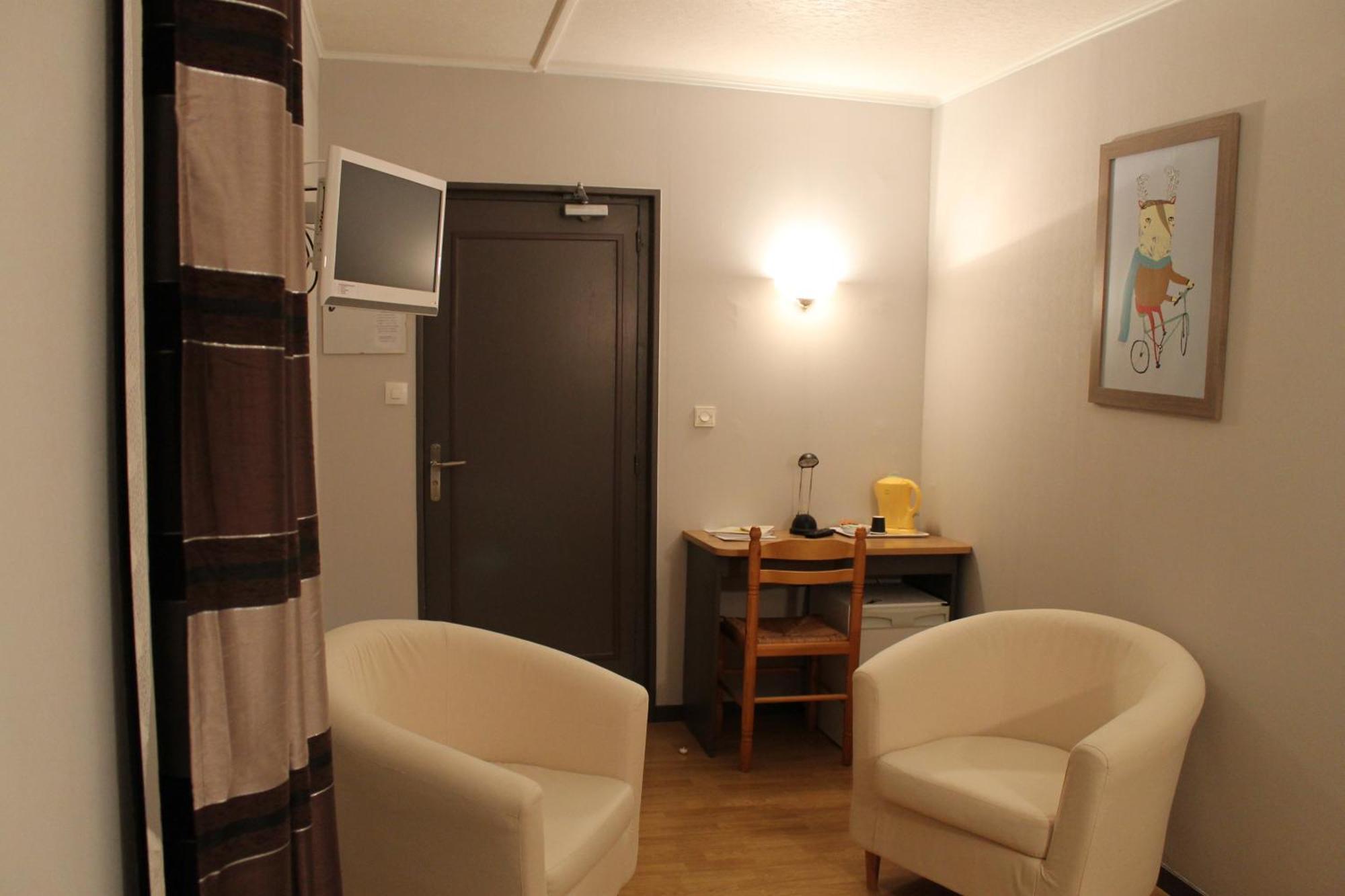 Hotel Les Alpes Allevard Ruang foto