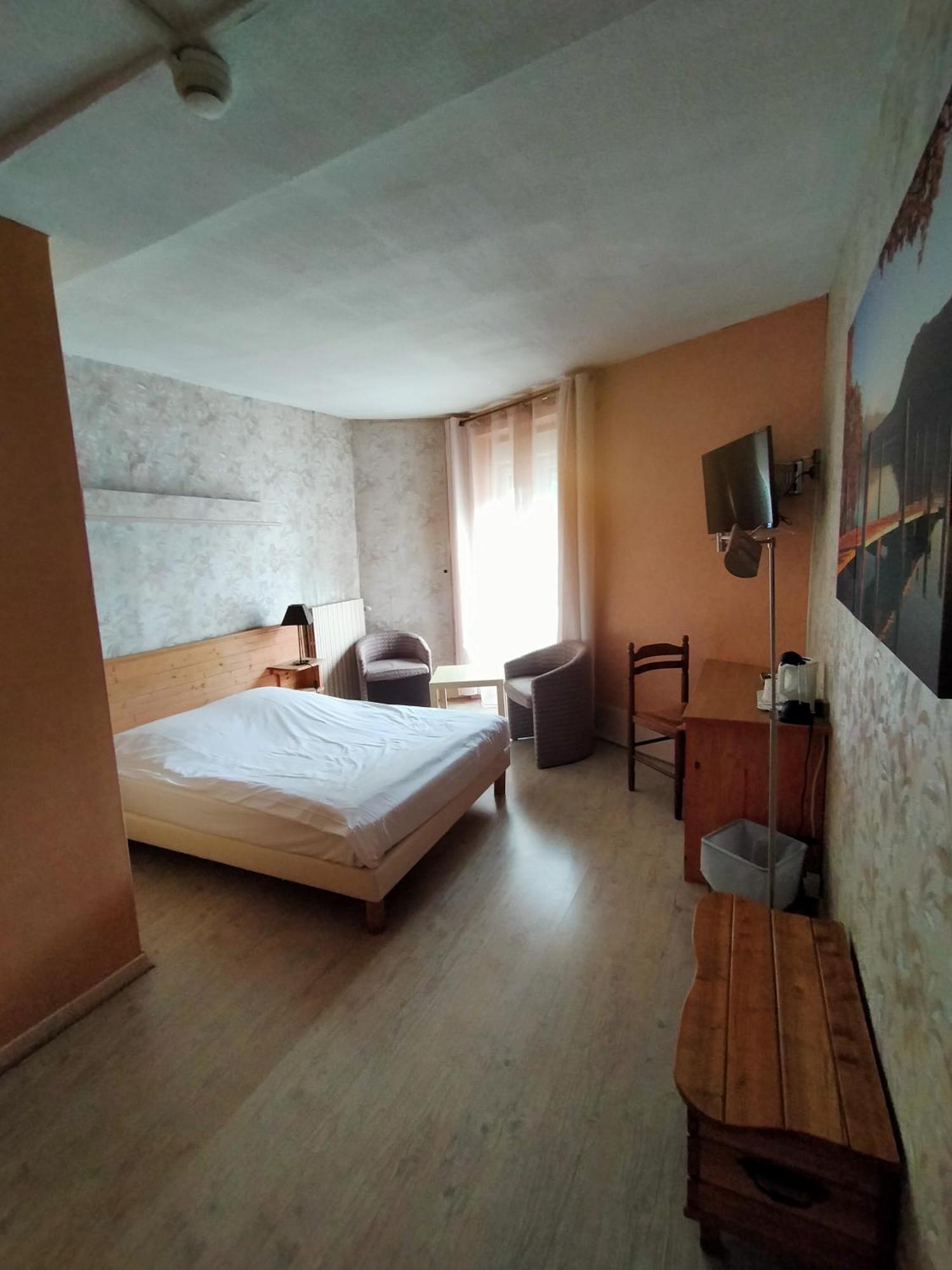 Hotel Les Alpes Allevard Ruang foto